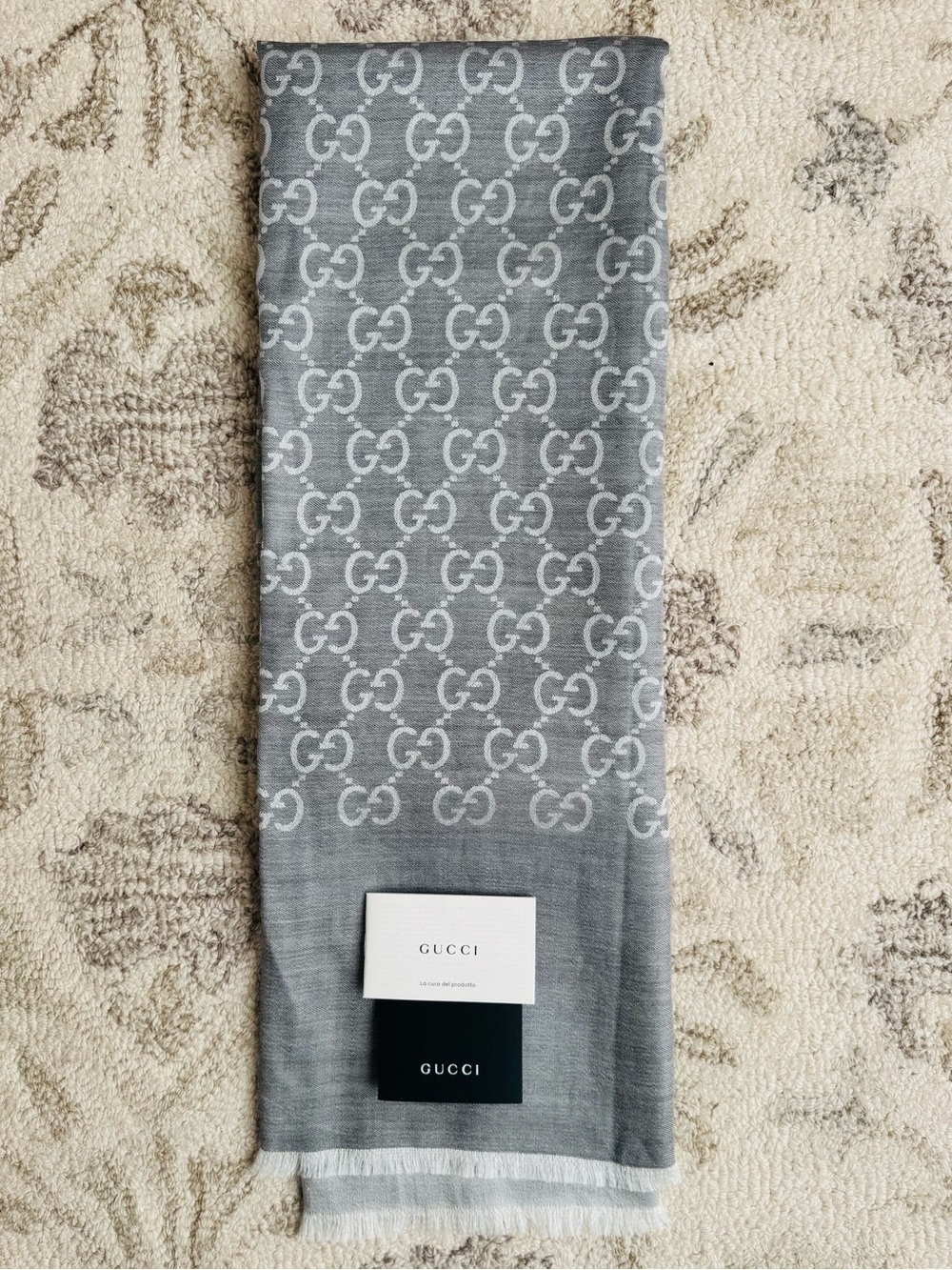 EUC Gucci GG Guccissima Jacquard Scarf In Light Grey